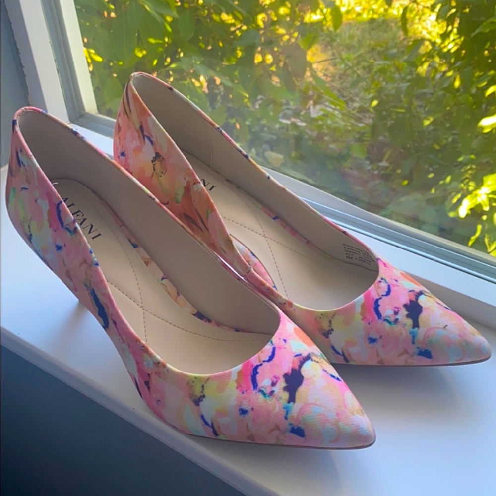 Alfani Step N Flex Floral Pump